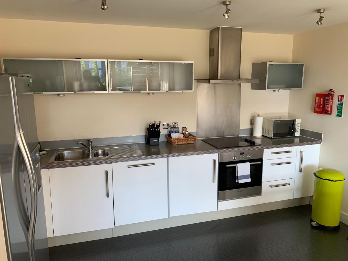 Istay At Vizion - Fully Equipped Modern Serviced With Balconies, Self Check-in, Superfast Broadband & Netflix, Free Underground Parking, 24h Security, Rooftop Gardens, Located In Mk Apartment